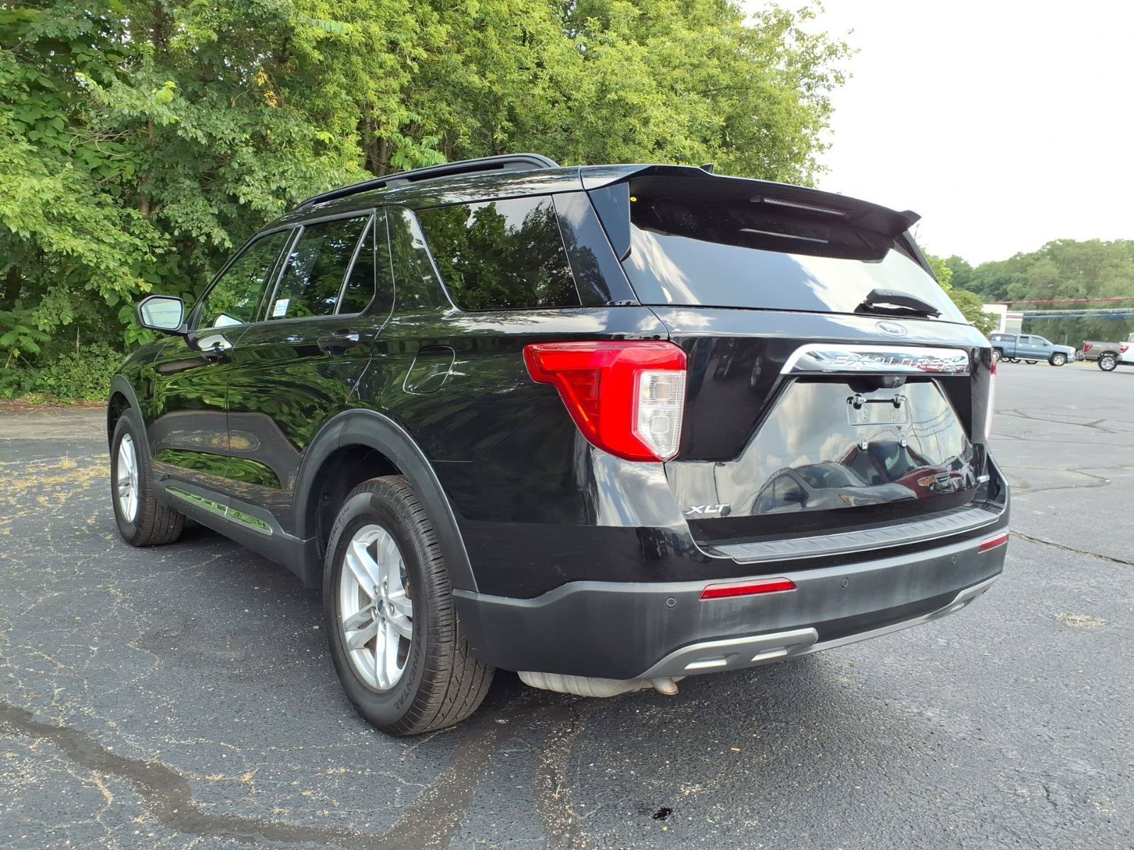 Certified 2020 Ford Explorer XLT w/ Equipment Group 202A AWD/4WD image 15