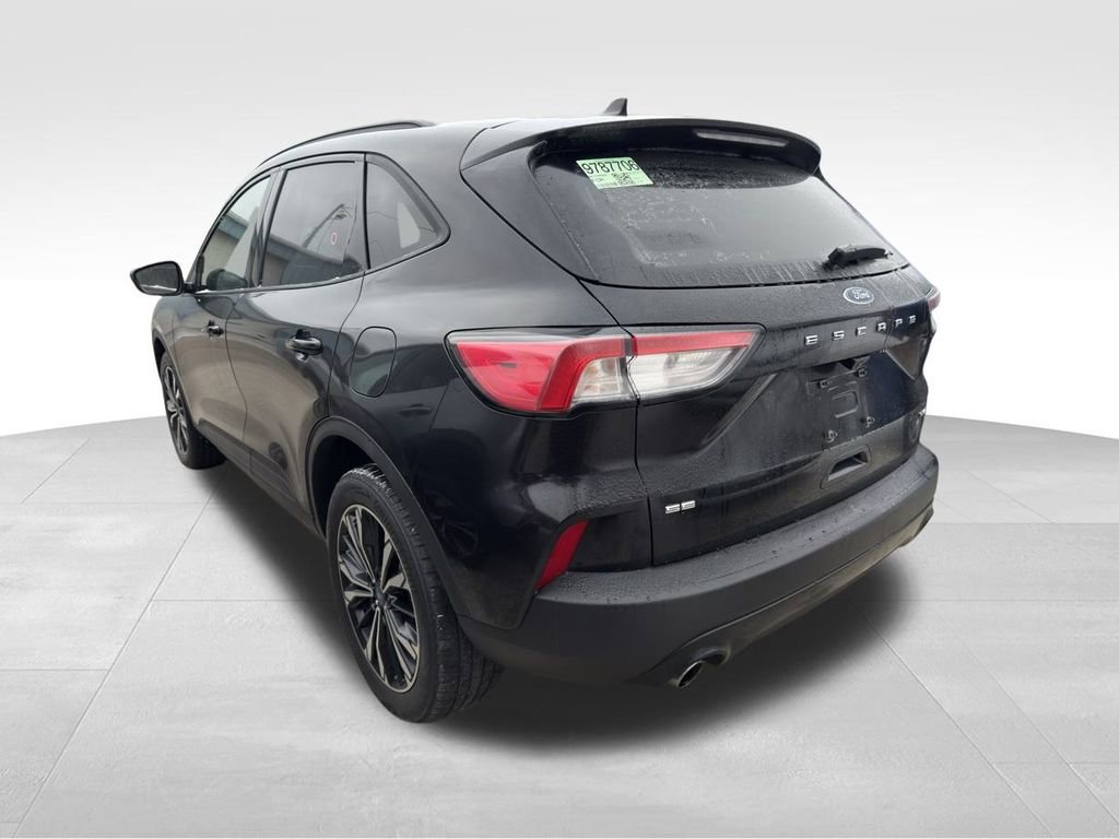Certified 2022 Ford Escape SE w/ SE Sport Appearance Package image 5