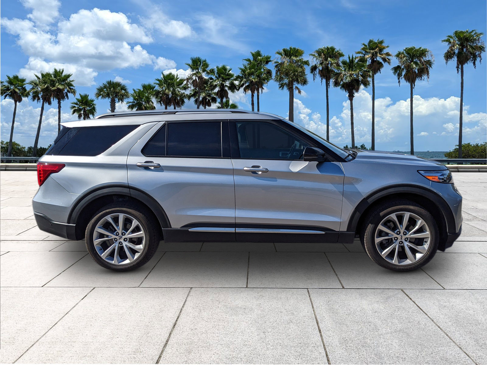 Certified 2022 Ford Explorer Platinum w/ Equipment Group 601A image 9