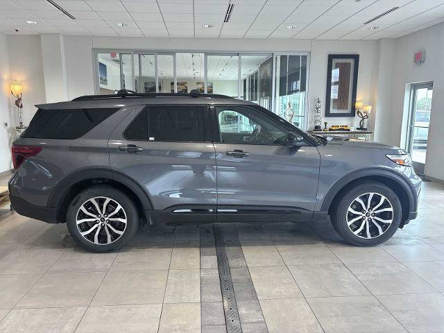 Certified 2022 Ford Explorer ST-Line AWD/4WD image 2