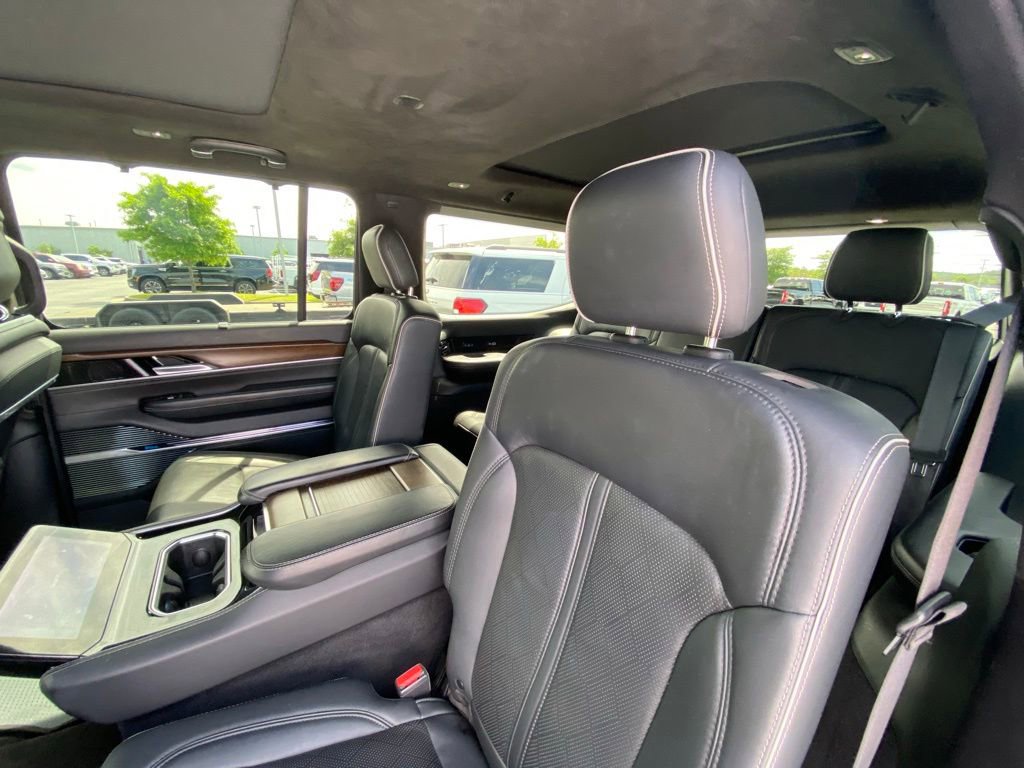 Used 2023 Jeep Grand Wagoneer Series II AWD/4WD image 24