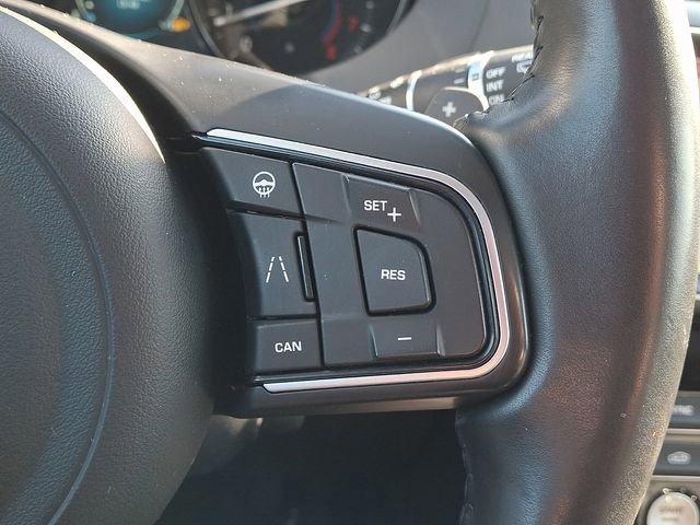 Used 2020 Jaguar F-PACE Premium image 22