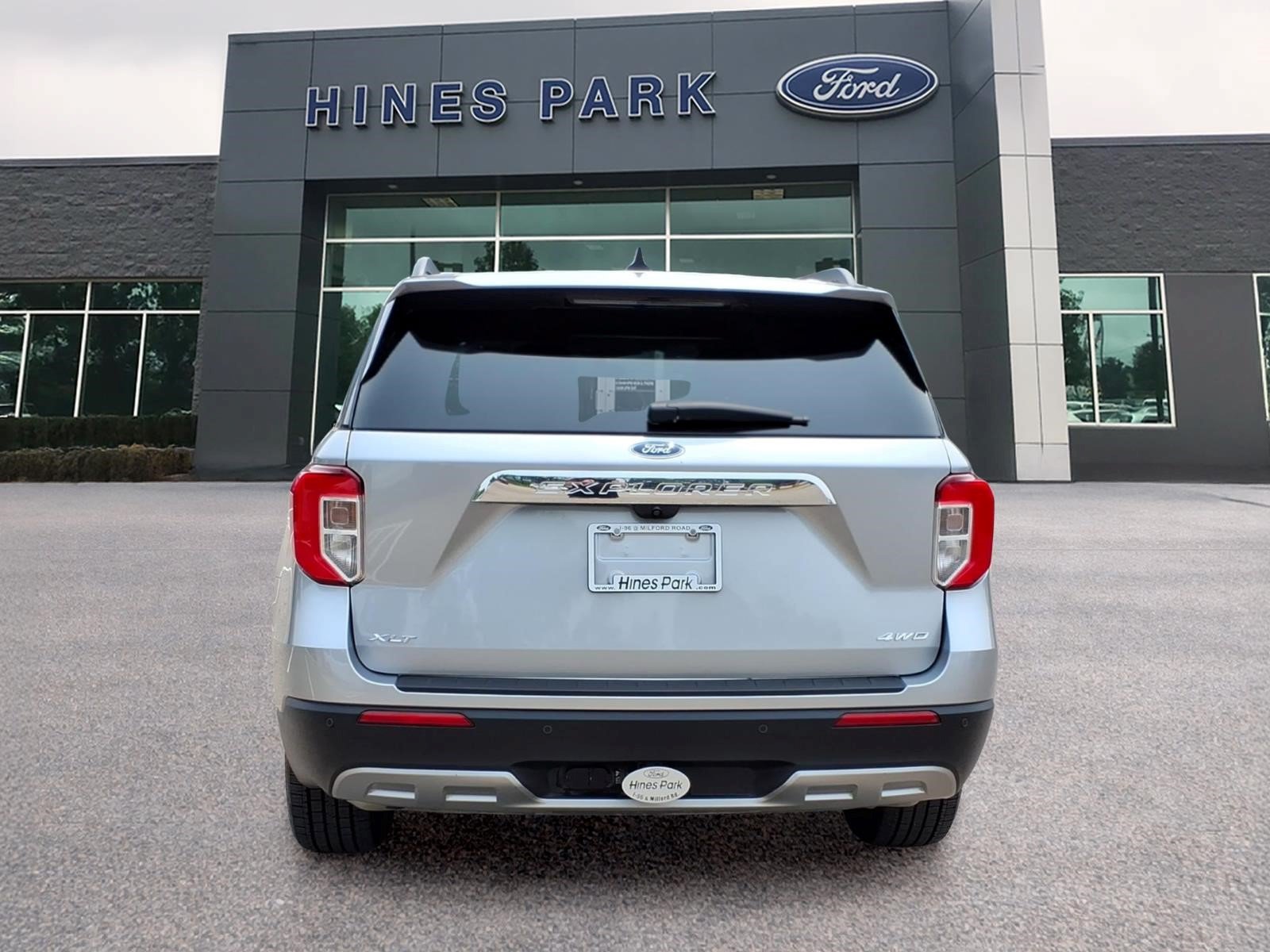 Certified 2023 Ford Explorer XLT w/ Equipment Group 202A AWD/4WD image 6