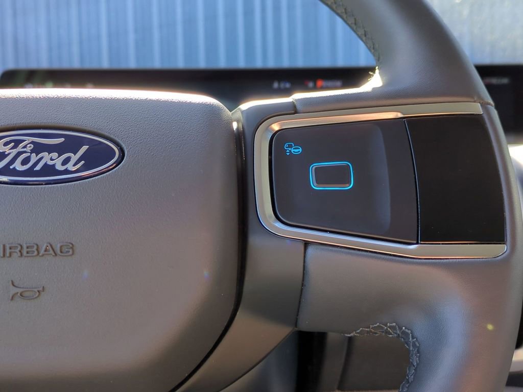Certified 2025 Ford Expedition Active AWD/4WD image 24
