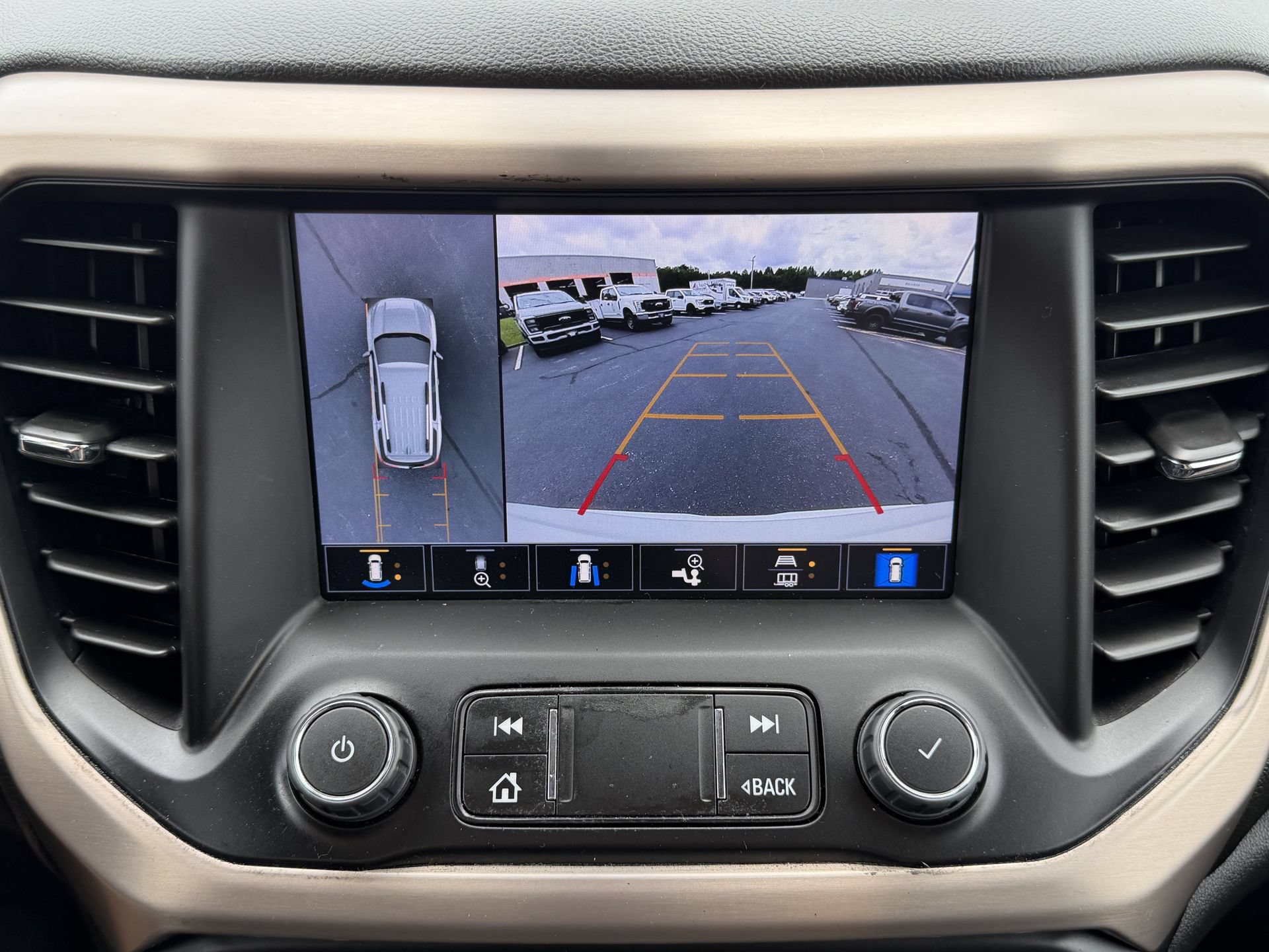 Used 2023 GMC Acadia Denali w/ Denali Technology Package AWD/4WD image 13