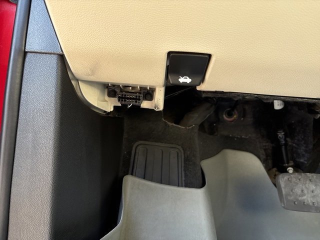 Used 2023 Buick Enclave Essence image 27