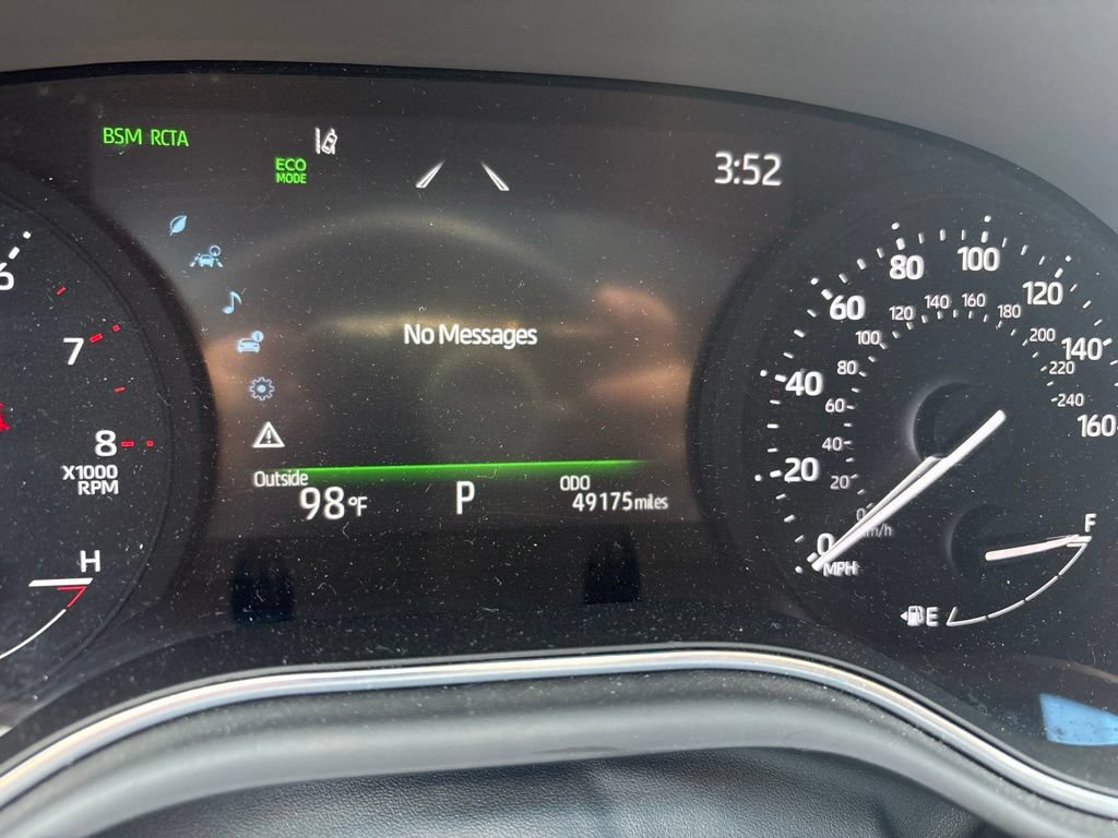 Used 2022 Toyota Avalon XLE w/ Moonroof Package FWD image 11