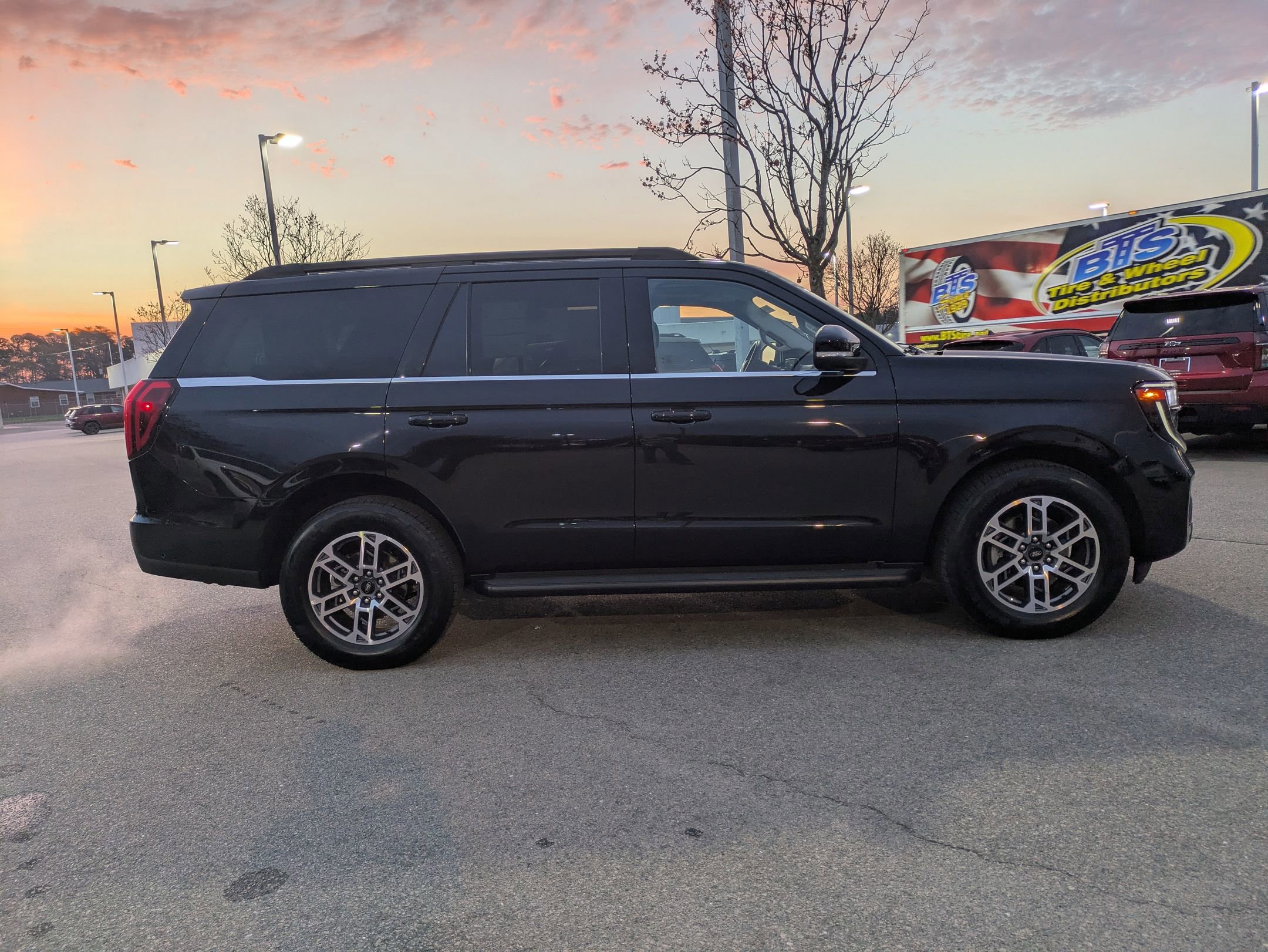 Certified 2025 Ford Expedition Active image 6