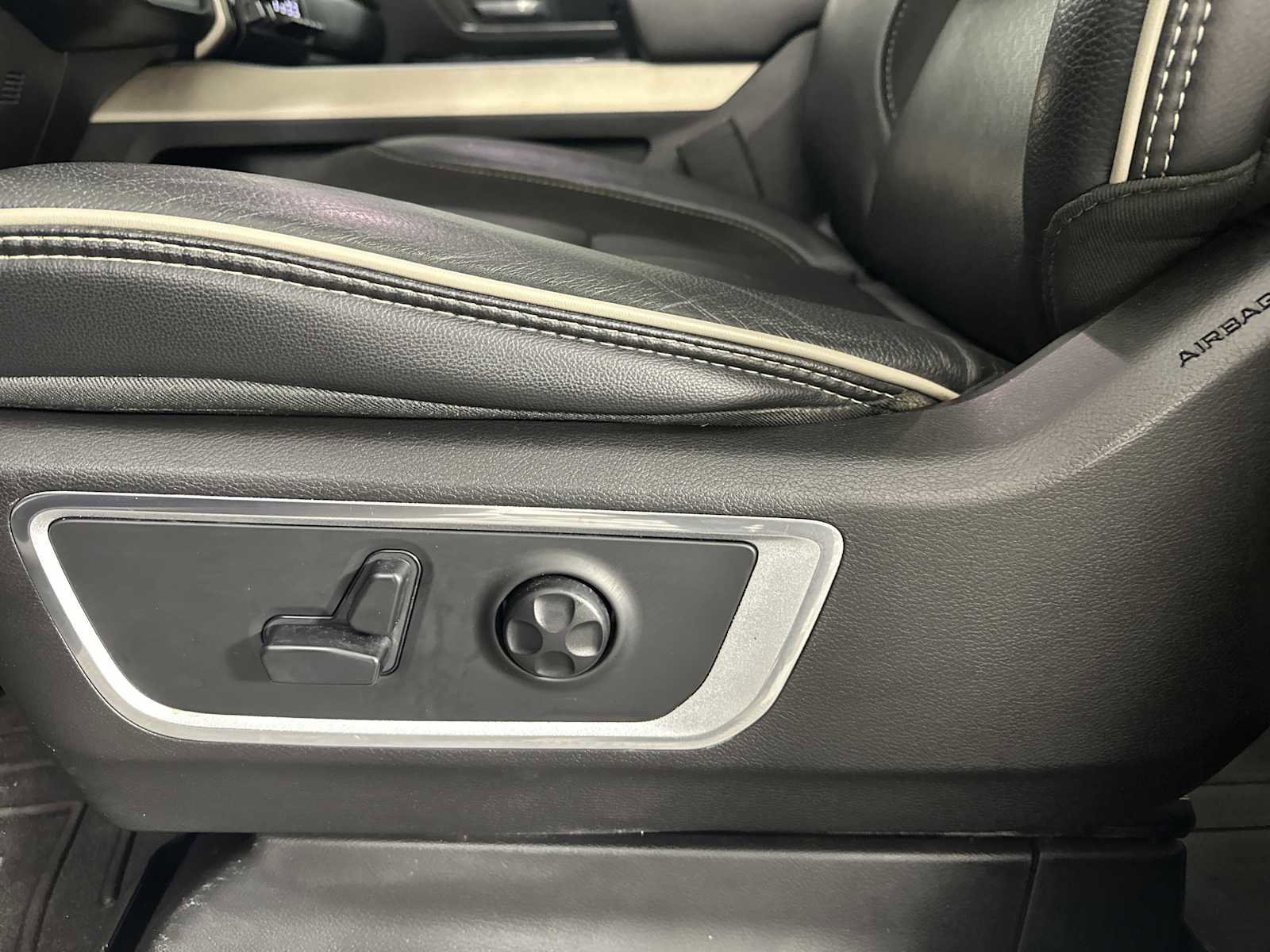 Used 2019 RAM 1500 Laramie w/ Sport Appearance Package image 8