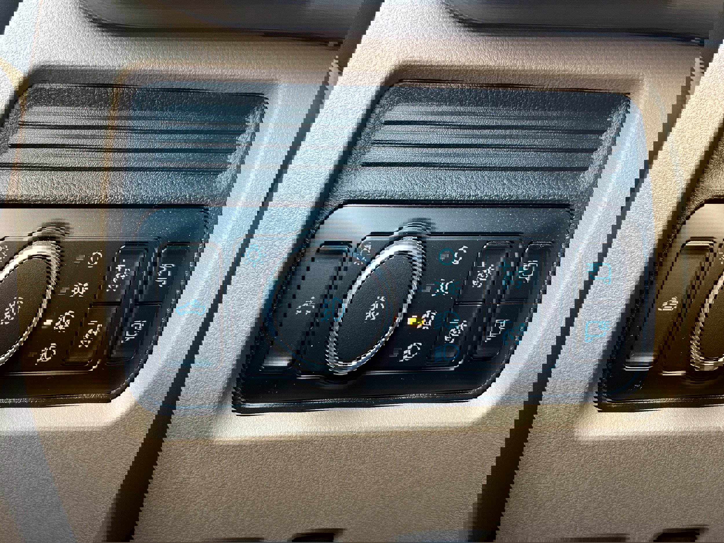 Certified 2025 Ford F550 Lariat image 24