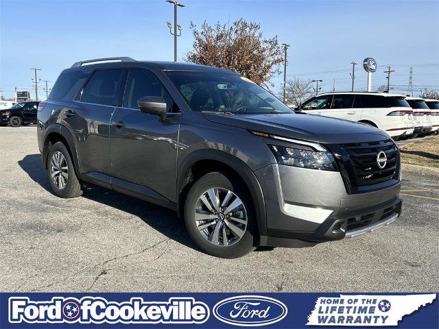 Used 2025 Nissan Pathfinder SL w/ Black Appearance Package image 2