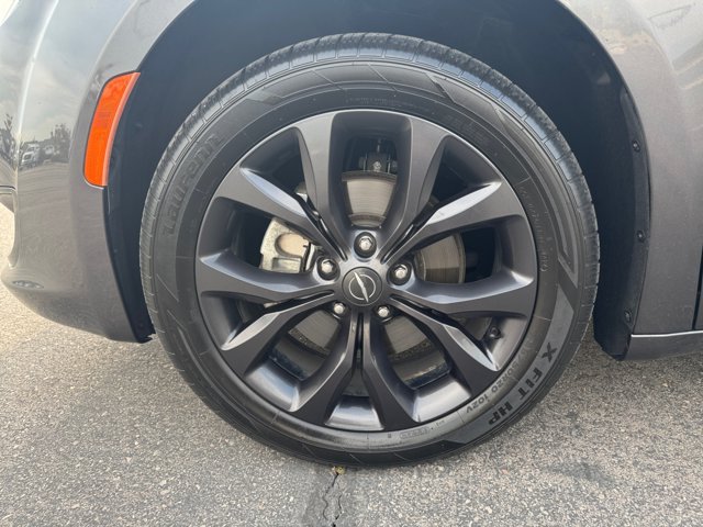 Used 2019 Chrysler Pacifica Touring Plus w/ S Appearance Package FWD image 26