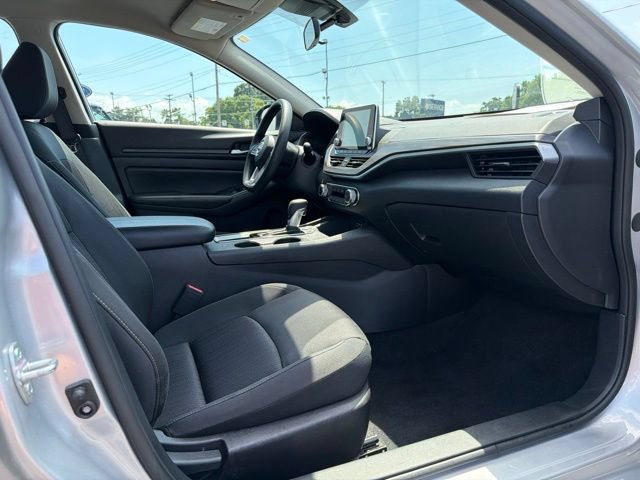 Used 2025 Nissan Altima 2.5 SV FWD image 16