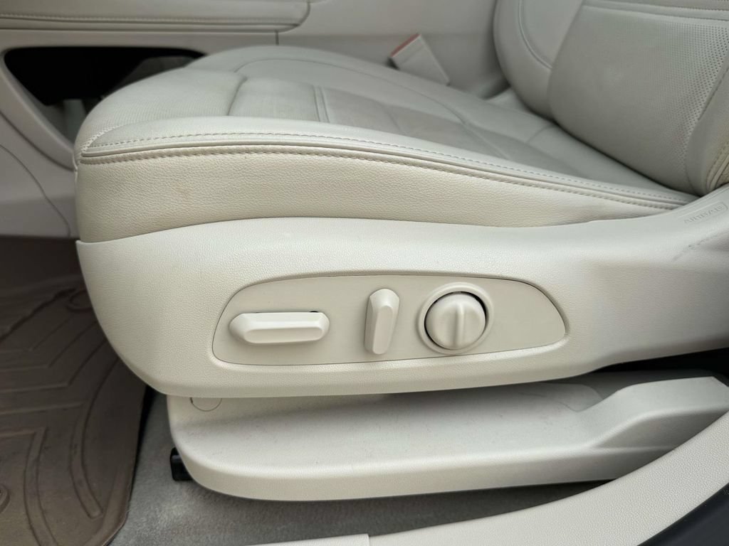 Used 2023 GMC Acadia Denali w/ Denali Ultimate Package FWD image 21