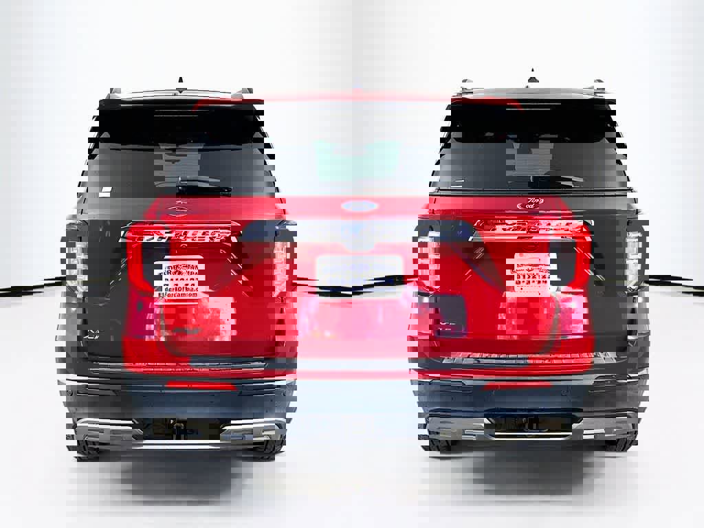 Certified 2022 Ford Explorer XLT w/ Equipment Group 202A image 4