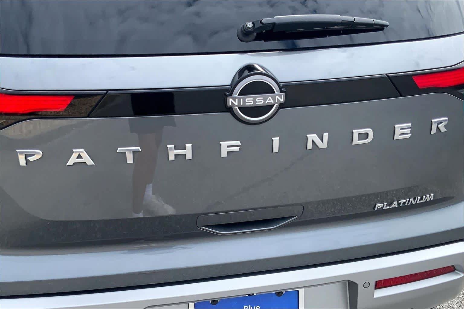 Used 2022 Nissan Pathfinder Platinum w/ Cargo Package FWD image 31