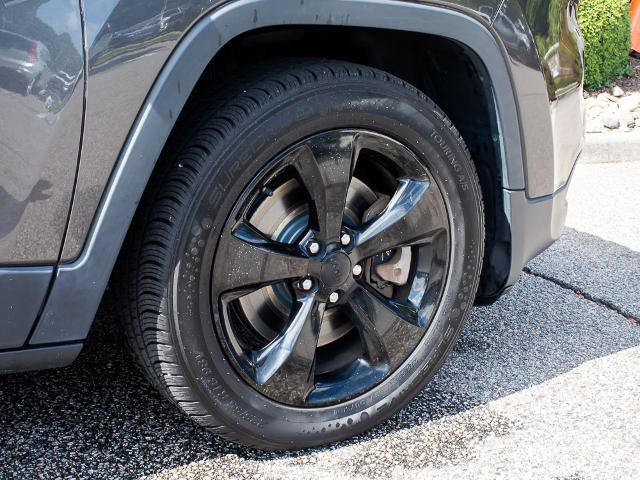 Used 2017 Jeep Cherokee Sport FWD image 8