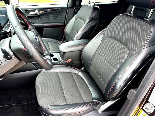 Certified 2023 Ford Escape ST-Line Select w/ Tech Pack #2 AWD/4WD image 9