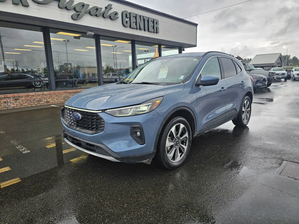 Certified 2025 Ford Escape Platinum AWD/4WD image 2