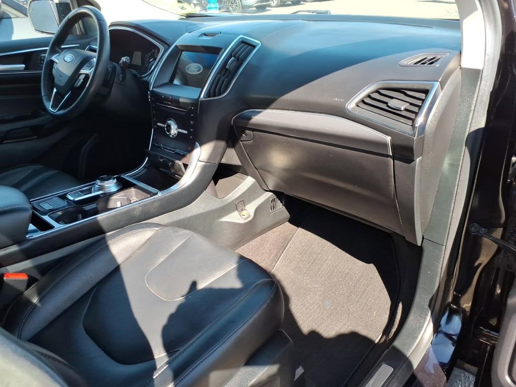Certified 2019 Ford Edge Titanium w/ Cold Weather Package AWD/4WD image 9