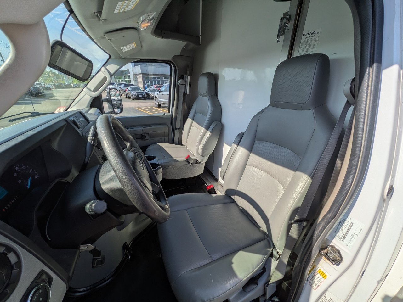 Certified 2022 Ford E-450 and Econoline 450 Super Duty w/ Power Windows & Locks Group RWD image 19