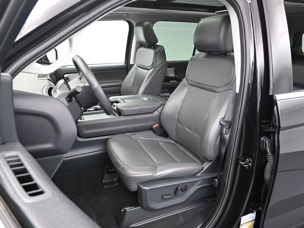 Certified 2025 Ford Expedition Active AWD/4WD image 19