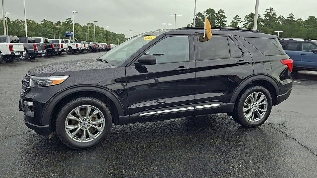 Certified 2023 Ford Explorer XLT w/ Equipment Group 202A AWD/4WD image 4