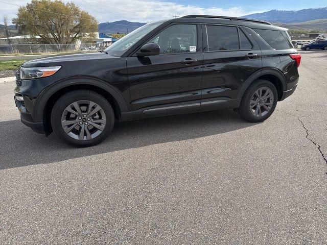 Certified 2022 Ford Explorer XLT w/ Equipment Group 202A AWD/4WD image 2