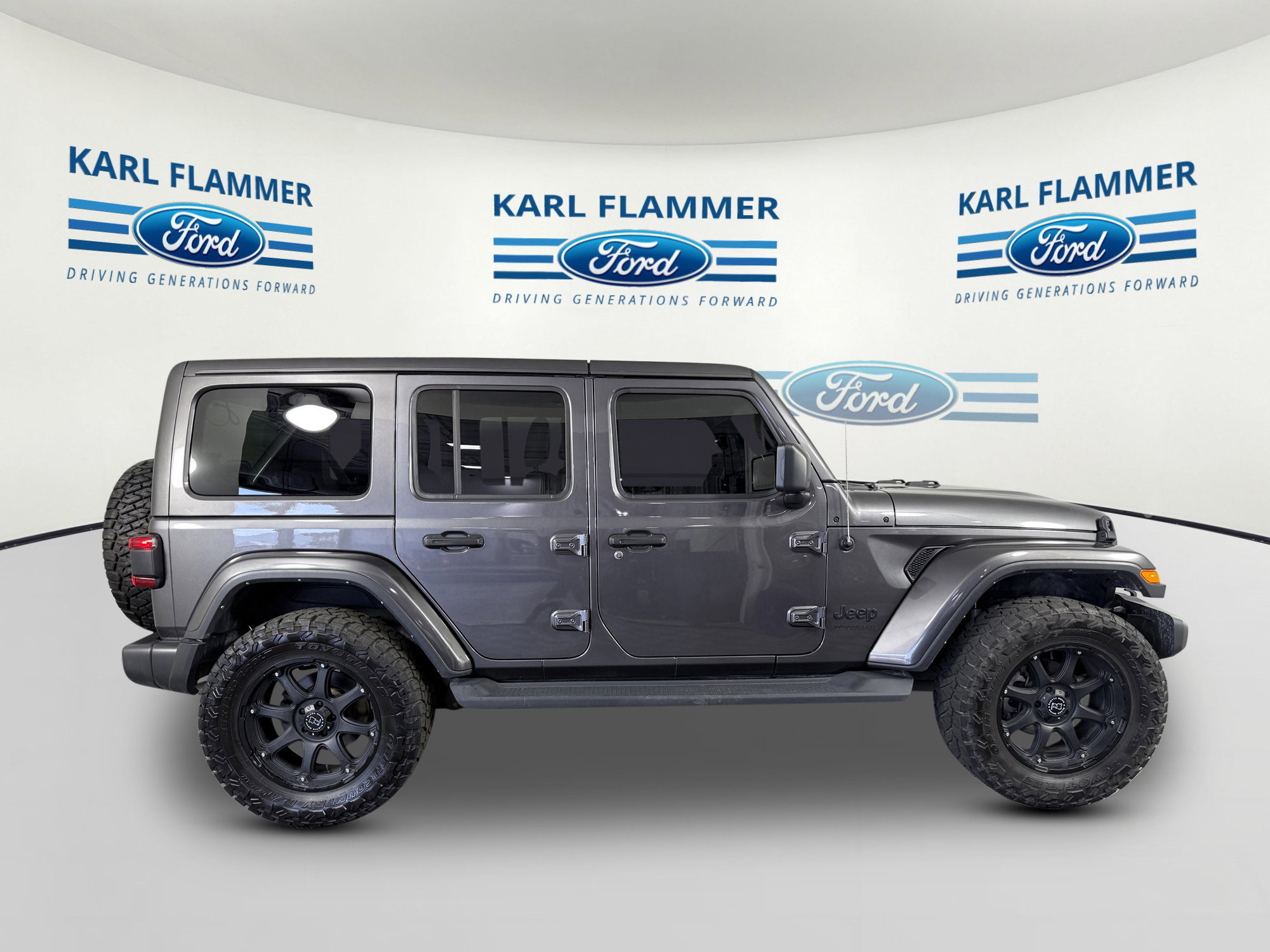 Used 2022 Jeep Wrangler Unlimited Sahara image 2