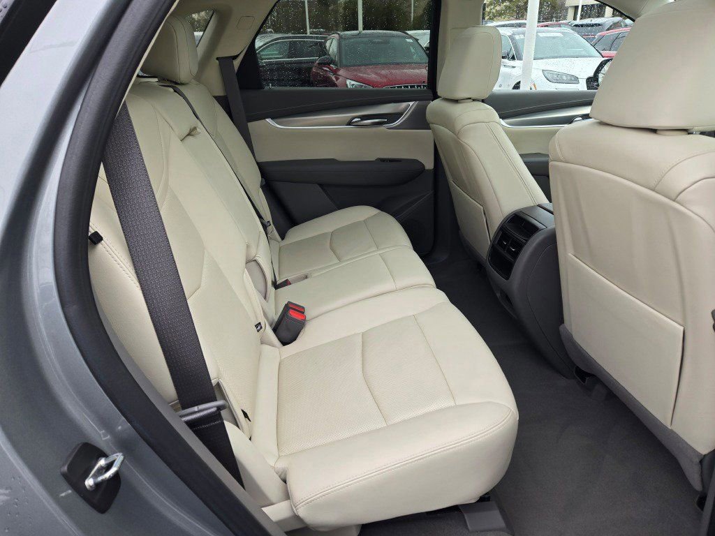 Used 2023 Cadillac XT5 Premium Luxury image 12