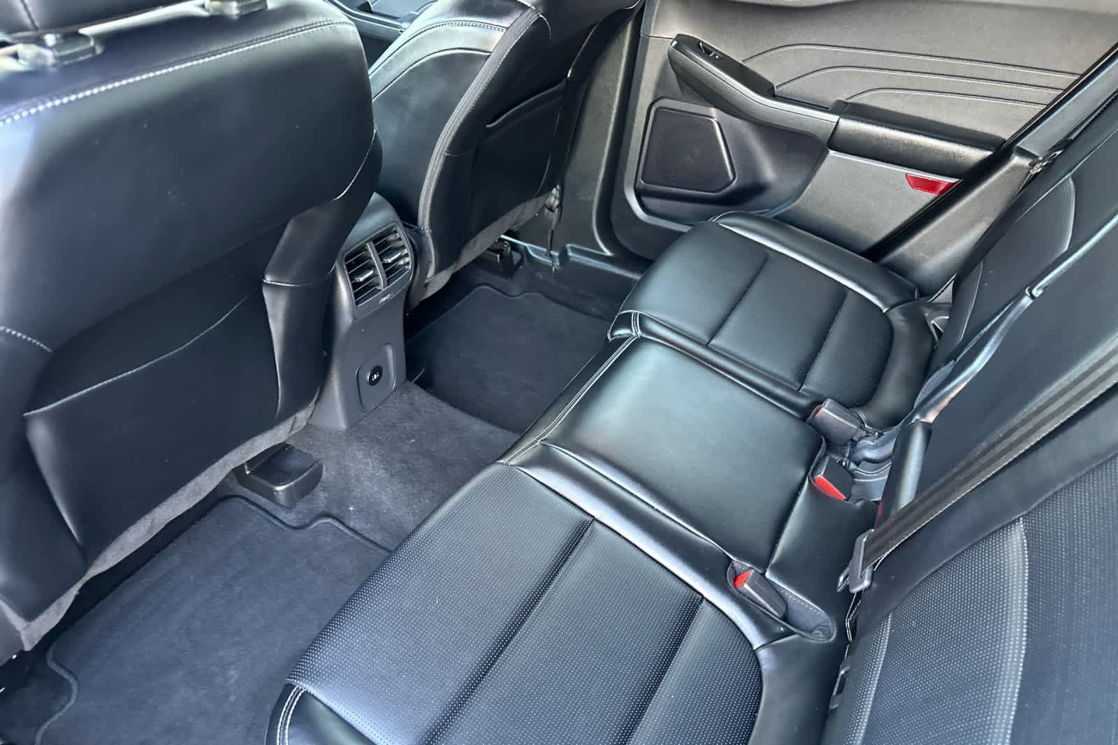 Certified 2025 Ford Escape Platinum AWD/4WD image 4