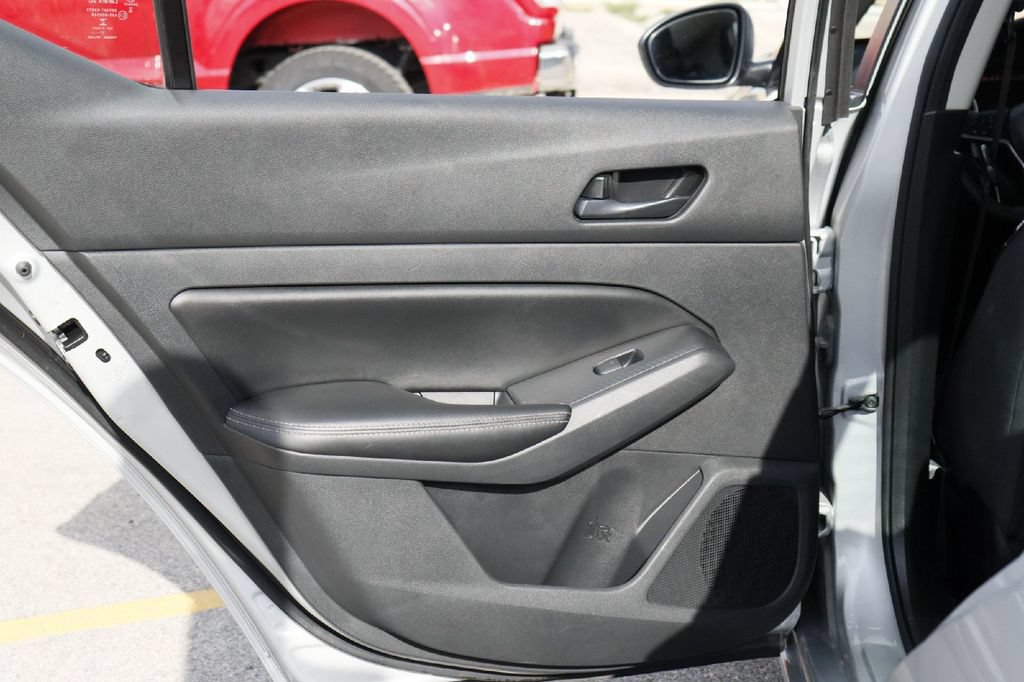 Used 2024 Nissan Altima 2.5 SV FWD image 24