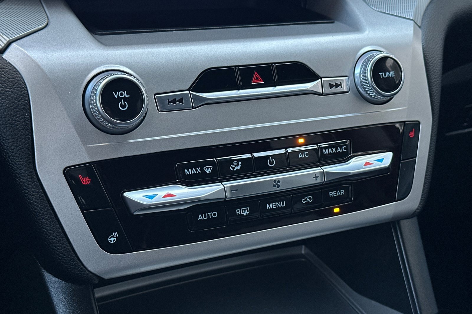 Certified 2022 Ford Explorer XLT w/ Equipment Group 202A image 21