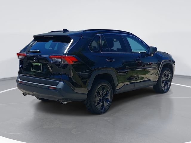 Used 2021 Toyota RAV4 LE AWD/4WD image 3
