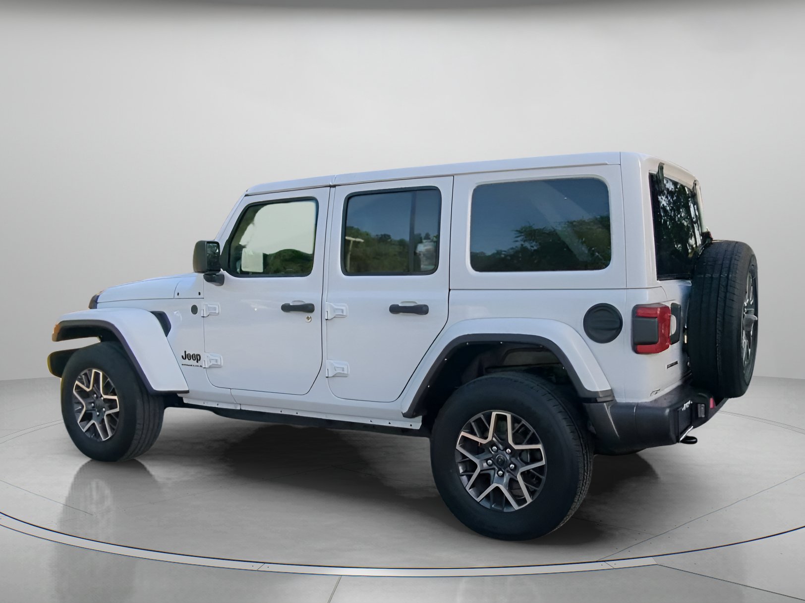 Used 2025 Jeep Wrangler Unlimited Sahara AWD/4WD image 19