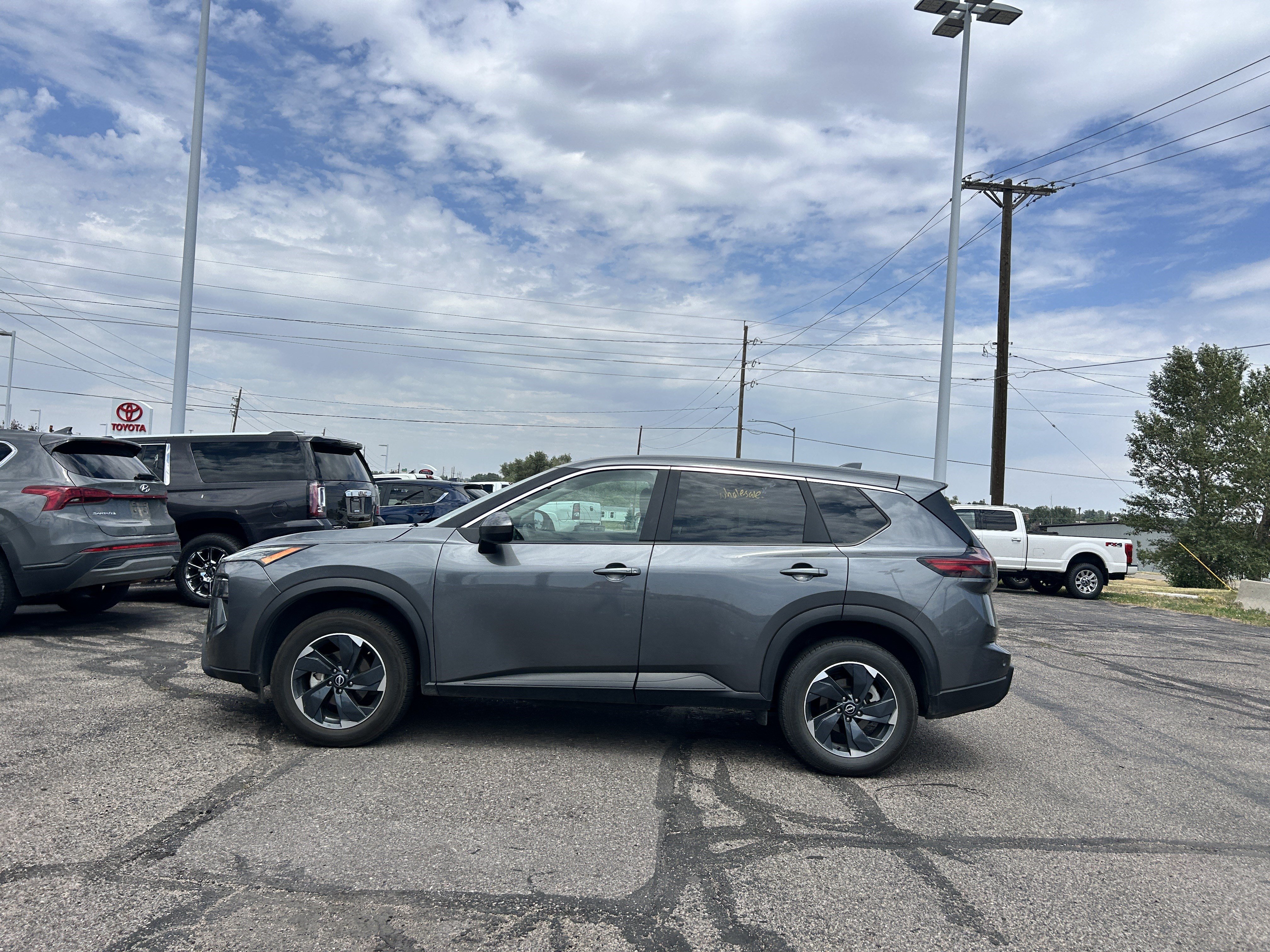 Used 2025 Nissan Rogue SV AWD/4WD image 2