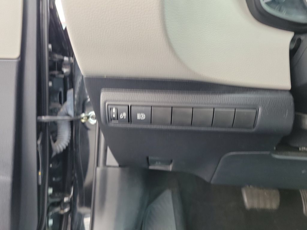 Used 2020 Toyota Corolla LE FWD image 22