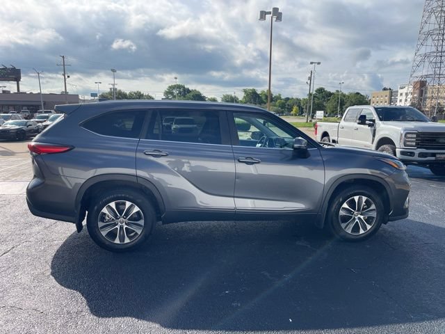 Used 2023 Toyota Highlander XLE FWD image 8