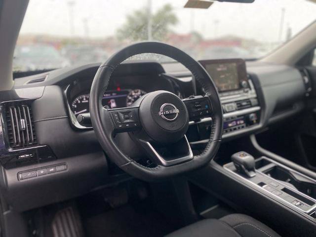 Used 2025 Nissan Pathfinder SV FWD image 12