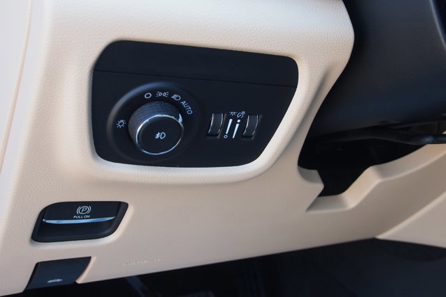 Used 2024 Jeep Grand Cherokee L Limited w/ Black Appearance Package image 24