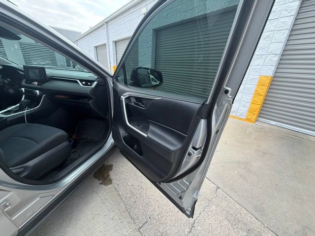Used 2019 Toyota RAV4 LE w/ Carpet Mat Package FWD image 35
