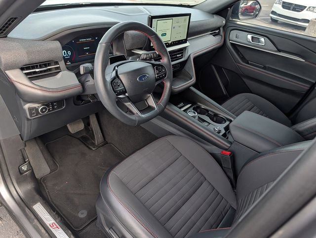 Certified 2025 Ford Explorer ST-Line image 9
