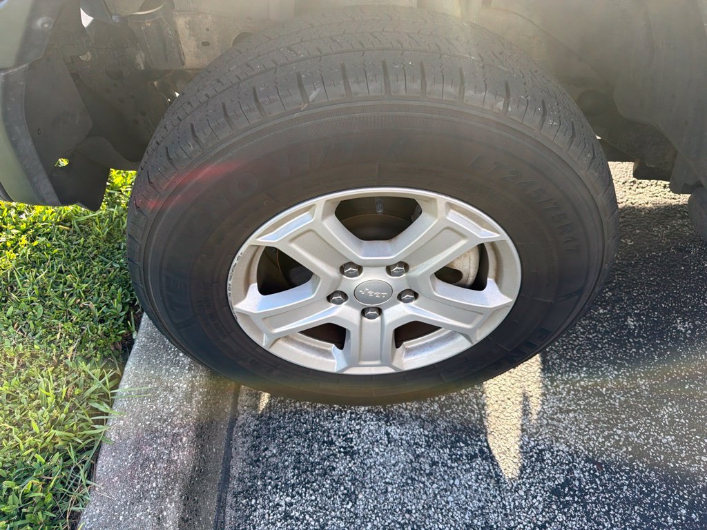Used 2020 Jeep Wrangler Unlimited Sport S AWD/4WD image 2
