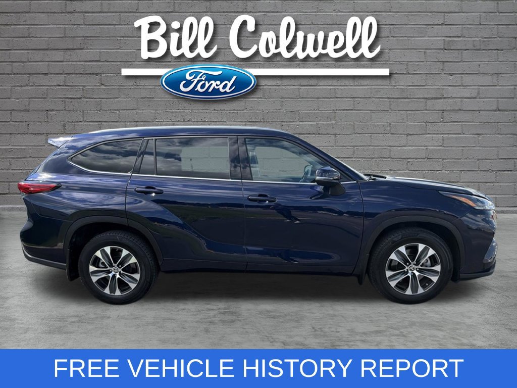 Used 2021 Toyota Highlander XLE AWD/4WD image 3
