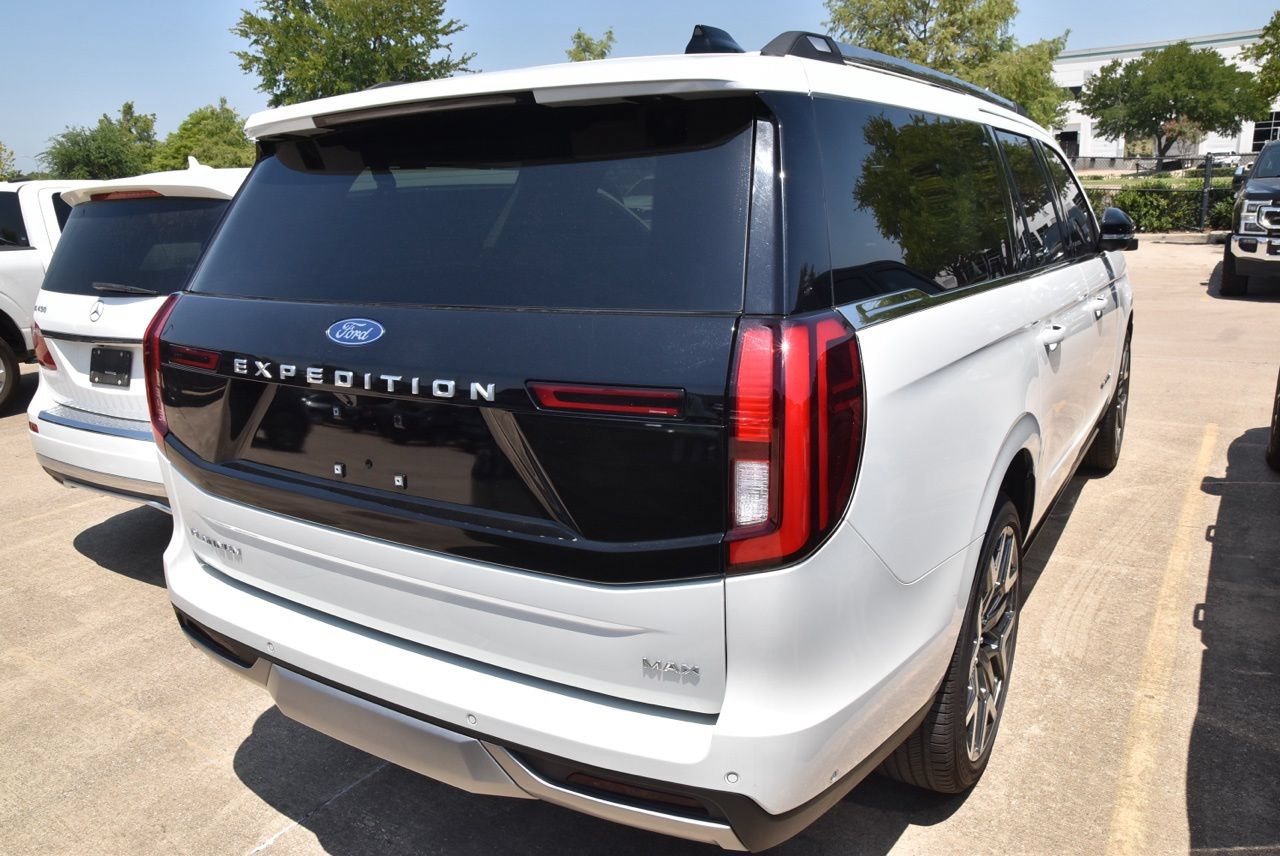 Certified 2025 Ford Expedition Max Platinum w/ Platinum Ultimate Package AWD/4WD image 5