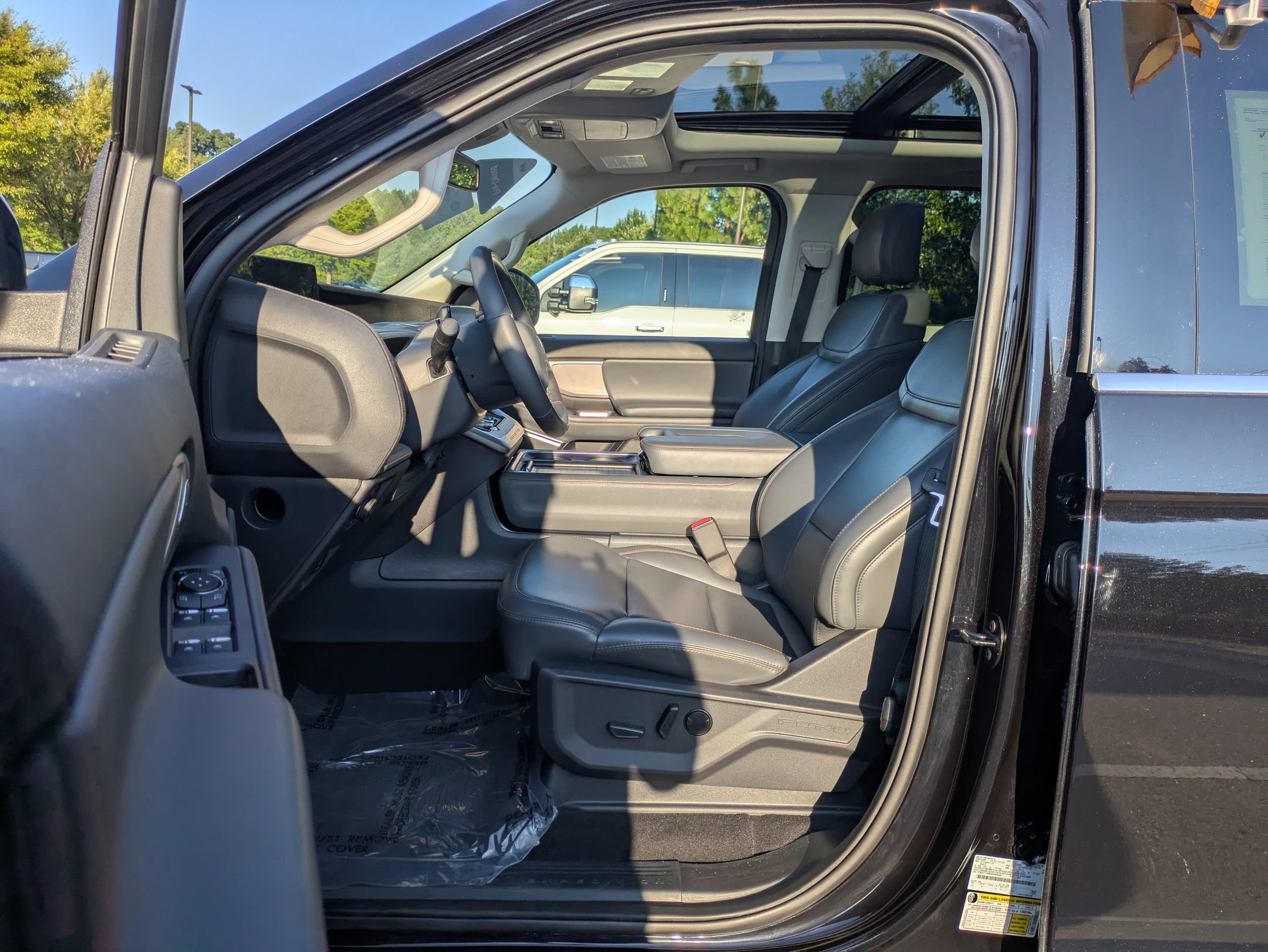 Certified 2025 Ford Expedition Active AWD/4WD image 12