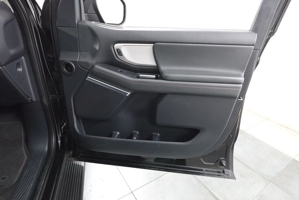 Certified 2025 Ford Expedition Active AWD/4WD image 34