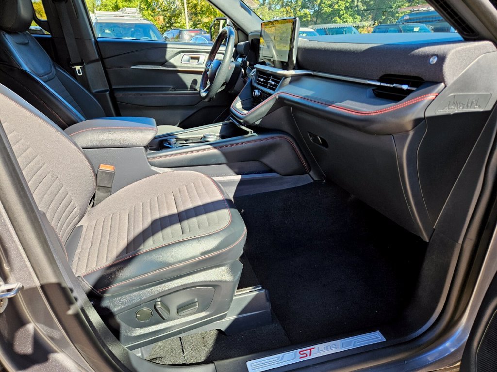 Certified 2025 Ford Explorer ST-Line AWD/4WD image 12