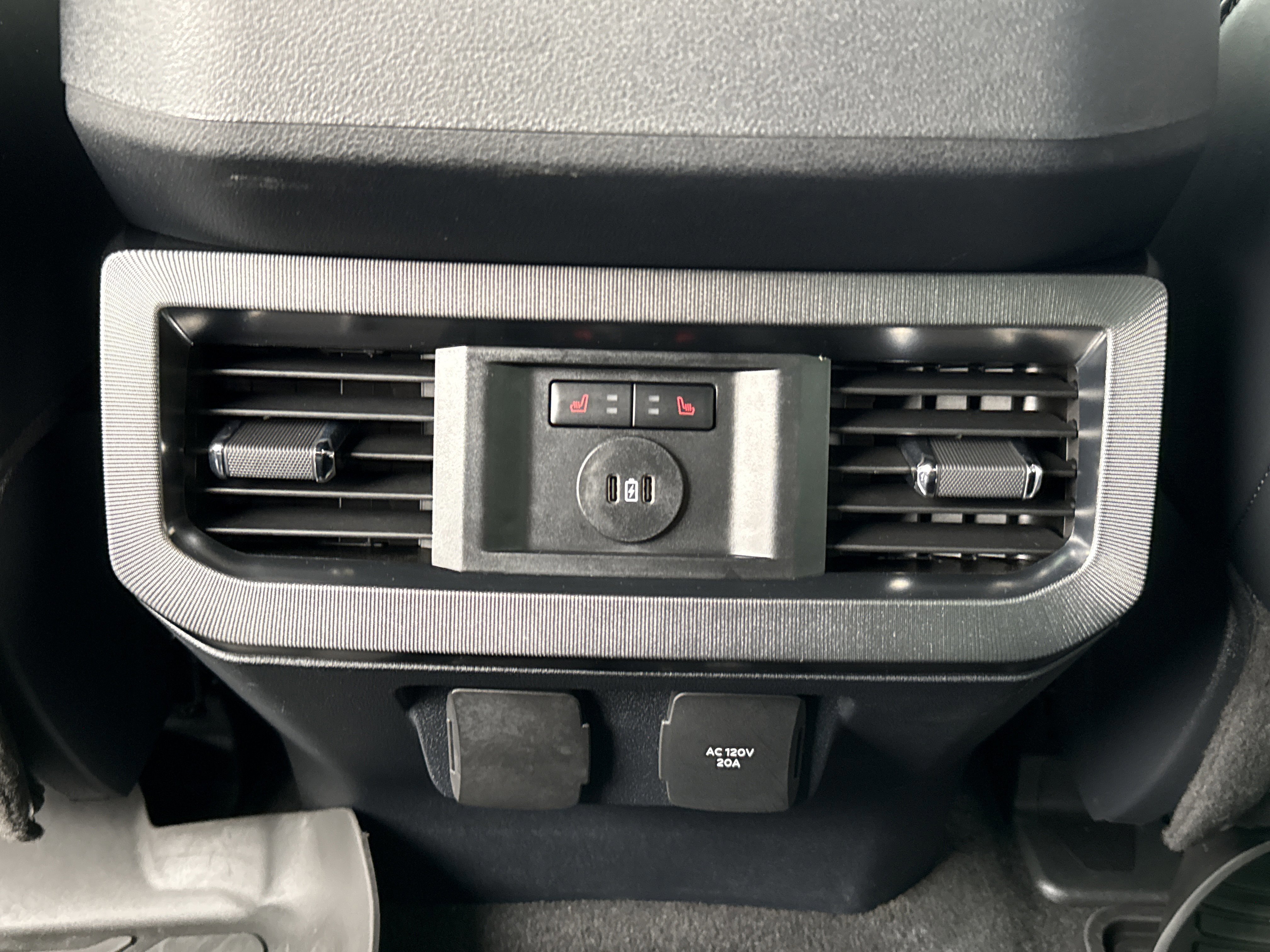 Certified 2023 Ford F350 Platinum w/ FX4 Off-Road Package image 28