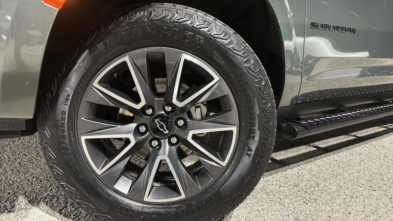 Used 2023 Chevrolet Suburban Z71 w/ Luxury Package image 9